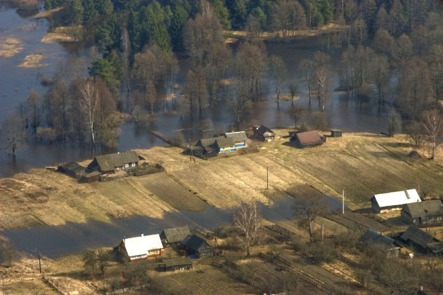 Vesnice v západním Bělorusku. | Foto: Reuters