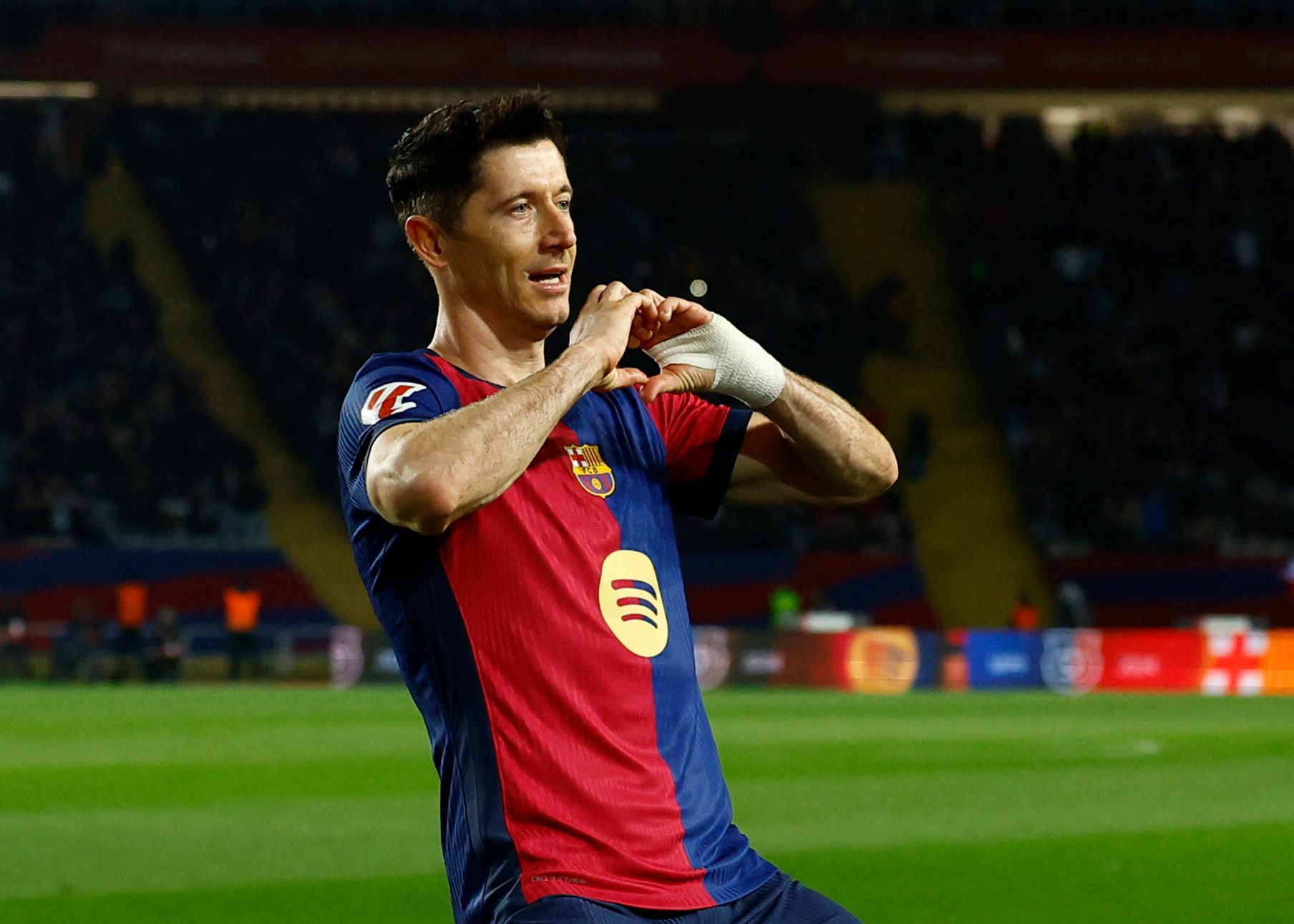 Lewandowski Leads Barcelona, Sejk’s Double in Portugal