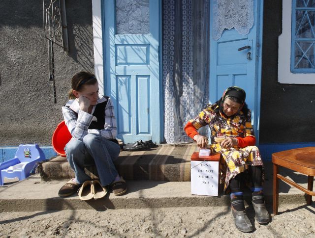 Volby na moldavském venkově. | Foto: Reuters