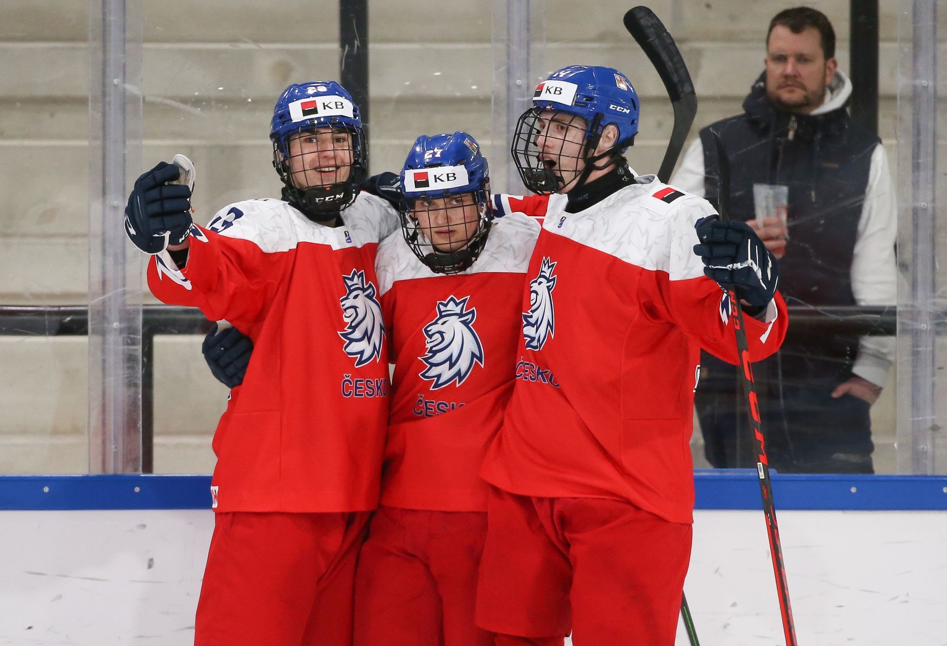 The Czech hockey players secure spot in Hlinka Gretzky Cup final with 8-2 victory over Finland