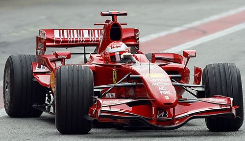 Sedminásobný mistr světa Michael Schumacher začíná v Barceloně test monopostu Ferrari. Do kokpitu formule jedna se vrátil po roce, na konci minulé sezony ohlásil konec závodní kariéry. | Foto: Reuters