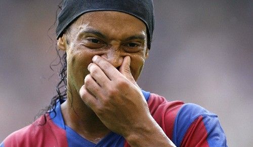 Barcelonský Ronaldinho v zápase prvního kola španělské ligy pro Racingu Santander. | Foto: Reuters