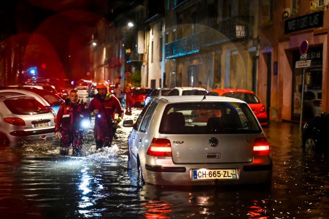 Francouzskou obec Agen zaplavil déšť. | Foto: ČTK