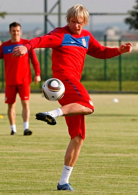 Záložník / útočník Srbska Miloš Krasič svoje míčové umění dokazoval i v Lize mistrů v barvách CSKA Moskva. | Foto: Reuters