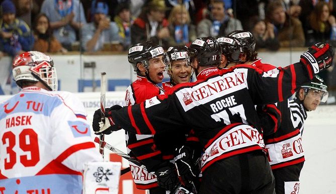 ...a musel sledovat radost Kanaďanů. | Foto: Reuters