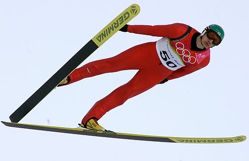 Finský sdruženář Hannu Manninen při skoku. | Foto: Reuters