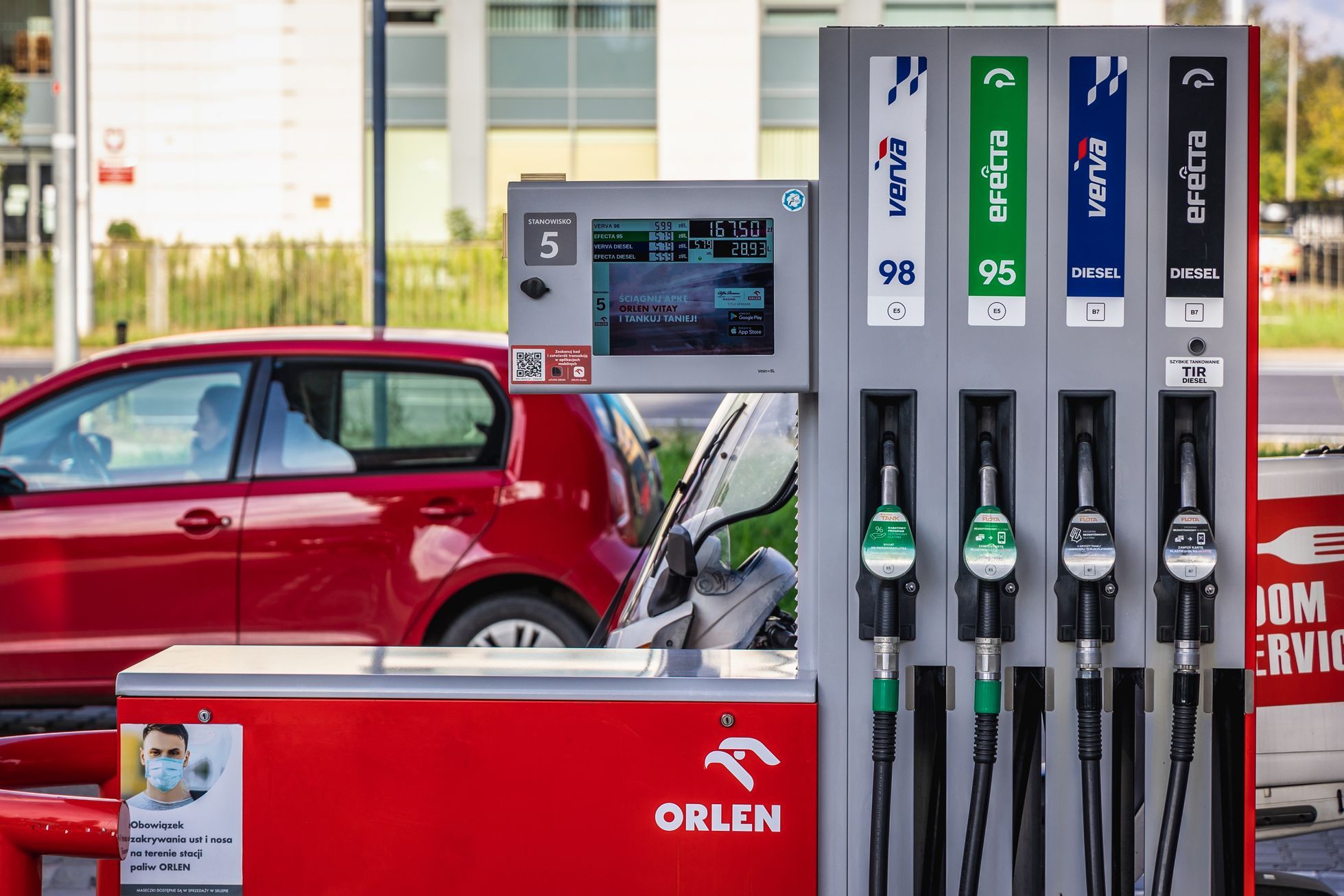 Orlen is not the only one, it is not possible to fill up with gasoline without a higher component of bio-alcohol.  And does it matter at all?  |  Currently.cz