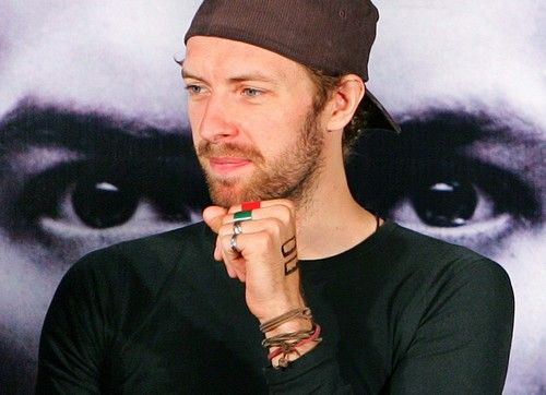 Frontman bristké kapely Chris Martin na konferenci v Hongkongu podpořil charitativní organizaci Oxfam, která se zasazuje o fair trade - tedy spravedlivé odměňování zemědělců ze zemí třetího světa. | Foto: Aktuálně.cz