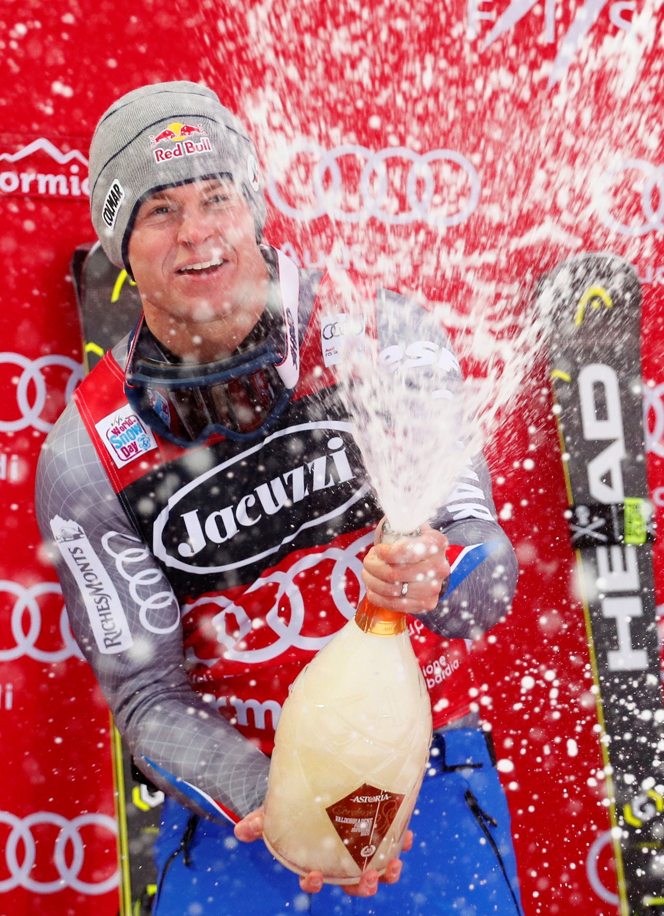 Cette combinaison convient à Pinturault.  Le skieur français a gagné à Bormio, alors qu’il n’était que 19ème après la descente