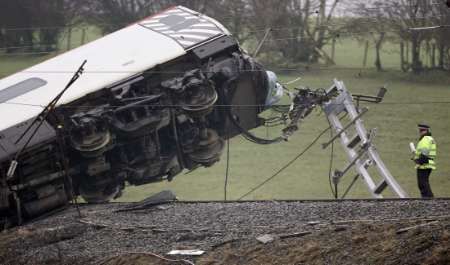 Na severozápadě Anglie havarovalo Pendolino na trase Londýn-Glasgow | Foto: Reuters