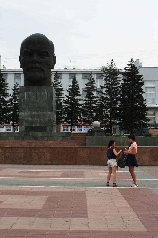 Ulan Ude, "město s největší bustou Lenina na světě, přívětivými a zvědavými obyvateli, popisky v angličtině a absolutním pokrytím wi-fi internetů". | Foto: japonskodovkou.cz