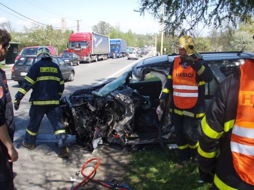 Hasiči vyprošťovali řidiče | Foto: HZS Moravskoslezského kraje