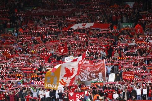 Fanoušci Liverpoolu zůstali věrni své pověsti a domácí hráče bouřlivě přivítali | Foto: Reuters