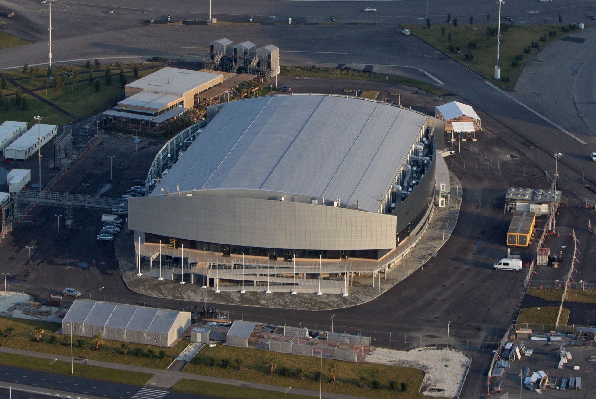 Cube arena. Арена ледяной куб в Сочи. Олимпийский парк Сочи ледяной куб. Кёрлинговый центр «ледяной куб». Керлинговый центр в Сочи.
