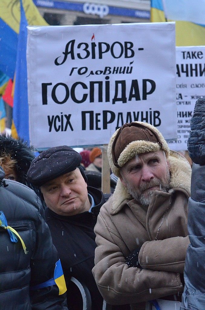 Demonstranti žádají i odvolání vlády premiéra Mykoly Azarova. | Foto: Ivo Dokoupil