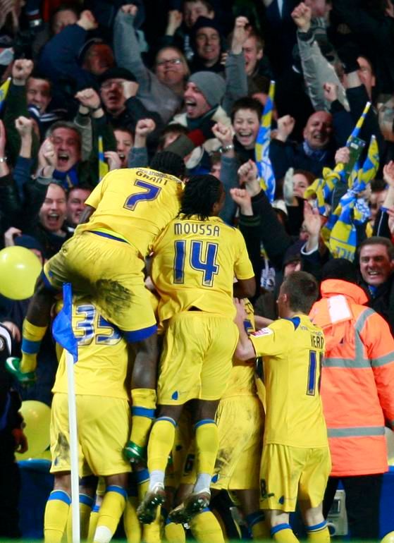 Hráči Southendu slaví gól do sítě Chelsea | Foto: Reuters