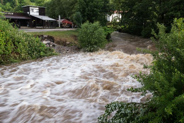 Bez elektřiny bylo ráno v kraji asi tisíc odběratelů firmy EG.D ze skupiny E.ON, kolem 11:30 to bylo 400 domácností. | Foto: ČTK