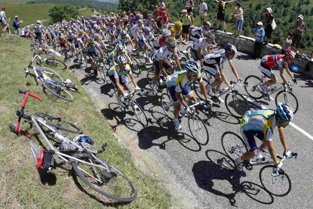 Peloton při osmé etapě Tour de France 2009. | Foto: Reuters