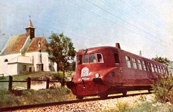 Během jízdního řádu 1938/1939 se jí podařilo zkrátit cestovní čas na čtyři hodiny 18 minut ve směru do Prahy (směrem do Bratislavy o minutu více). Cestovní rychlost dosahovala 92 km/h (dobová pohlednice). | Foto: Technické muzeum Tatra Kopřivnice