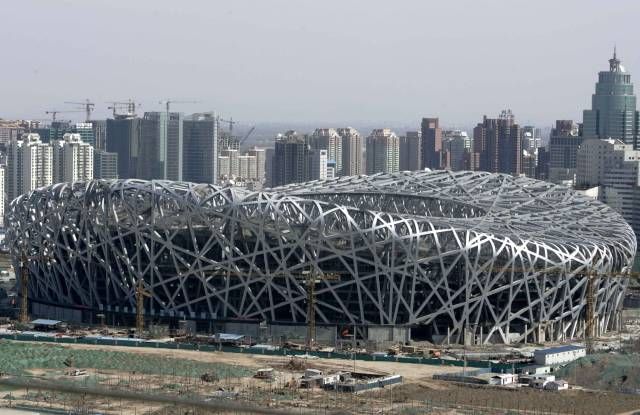 Konstrukce Národního olympijského stadionu v Pekingu, kterému se přezdívá Ptačí hnízdo. | Foto: Reuters