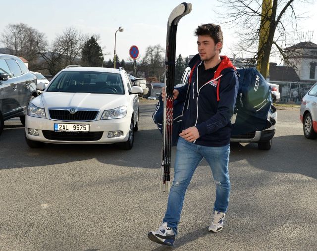 Jediným hráčem, který prostředí ve Velkých Popovicích znal, byl útočník Dominik Simon, který zde s hokejem začínal | Foto: ČTK