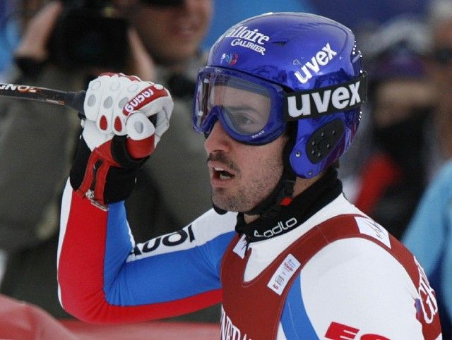 Excelentní slalomář Jean-Baptiste Grange se raduje ze čtvrtého místa ve sjezdu do kombinace, které mu dává šanci na medaili. | Foto: Reuters