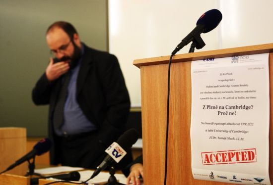 Zamyšlený předseda akademického senátu Daniel Telecký. Nejsou to pro něj lehké časy | Foto: Jan Langer