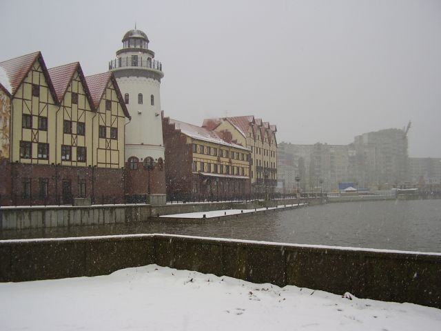 Vepředu opravený starý Königsberg, v pozadí "nový" Kaliningrad. | Foto: Martin Novák