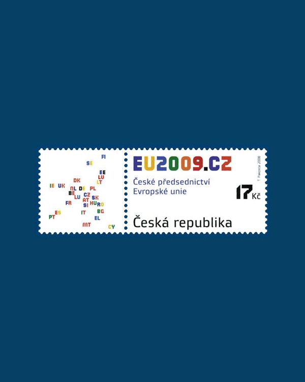 Tak vypadá oficiální poštovní známka českého předsednictví EU. Proč za 17 Kč? Tolik stojí poslání jednoho dpoisu po Evropě. | Foto: Tomáš Pakosta