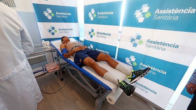 V půl čtvrté odpoledne začala lékařská prohlídka. Neymar jí prošel bez problémů a aktualizovanými fyzickými parametry - výška 175 centimetrů, váha 64,5 kilogramů. | Foto: www.fcbarcelona.com