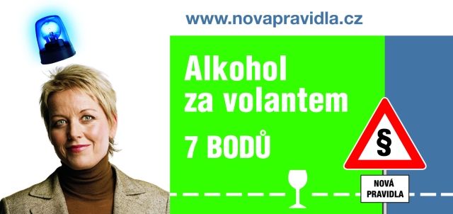 Ministerstvo dopravy bude na nová pravidla silničního provozu, která začnou platit od července, upozorňovat billboardovou kampaní | Foto: Ministerstvo dopravy ČR