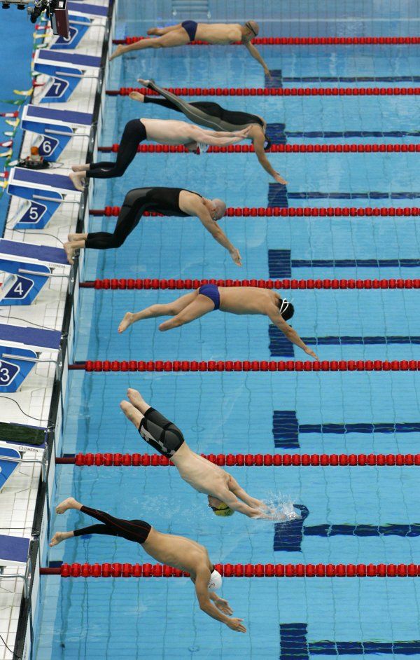 Start paralympijského závodu na 100 metrů volným způsobem. | Foto: Reuters