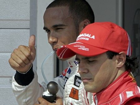 Felipe Massa není ze svého třetího místa nijak nadšen. | Foto: Reuters