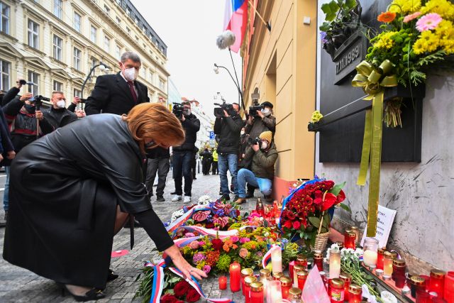 Doprovodila ho ministryně financí Alena Schillerová (za ANO). | Foto: ČTK