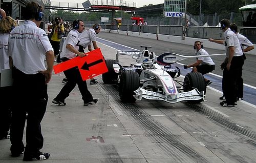 Monza - boxy. Nick Heidfeld, BMW-Sauber. | Foto: Radek Vičík