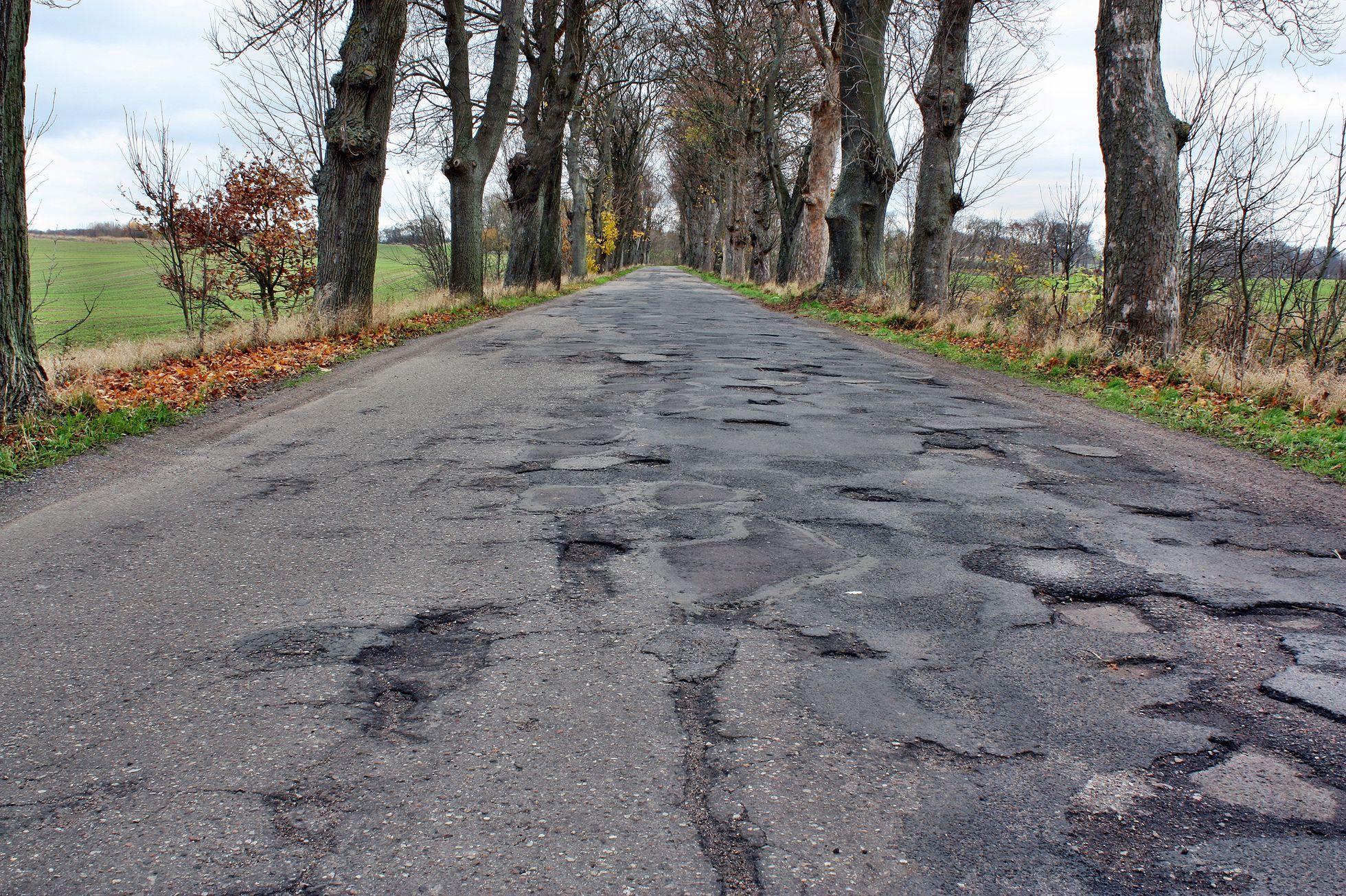 Damaged roads. Поврежденная дорога. Asphalt way. Patholes.