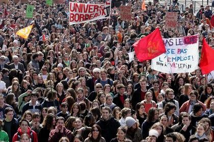 Studentské protesty ve Francii v polovině března | Foto: Reuters