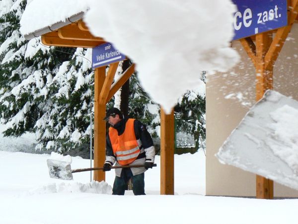 Valaši jsou na sníh zvyklí. V polovině října ho ale tolik nečekal nikdo. | Foto: Karel Toman