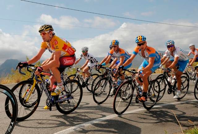 Peloton však byl tou dobou daleko vzadu. | Foto: Reuters