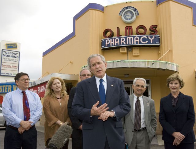 George Bush hovoří o ekonomice v projevu v texaském San Antoniu. | Foto: Reuters