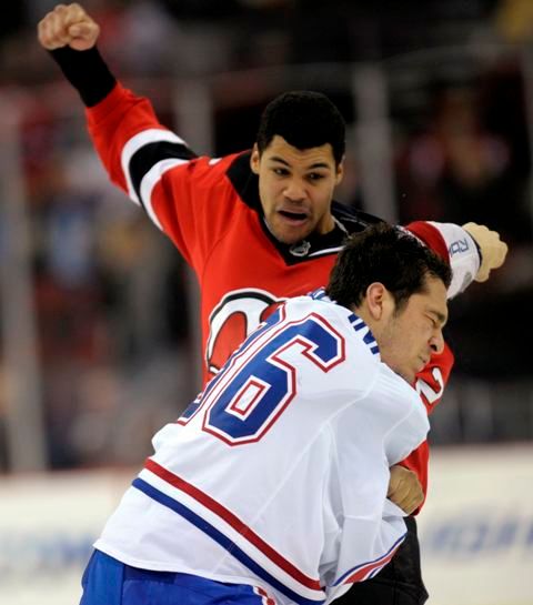 Matt D´Agostini vs Mark Fraser | Foto: Reuters