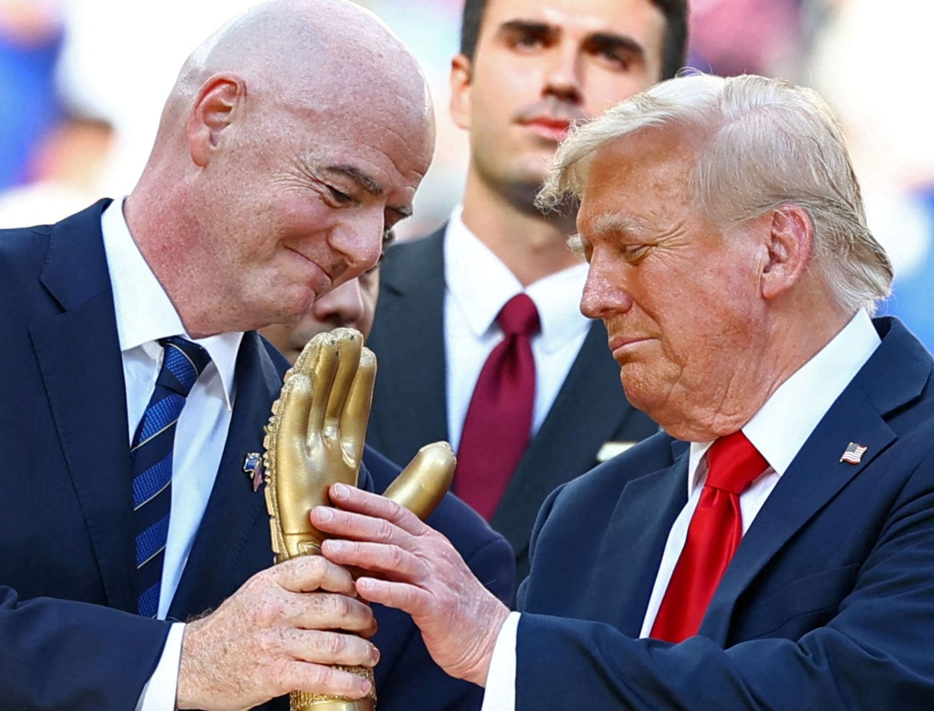 "Dělá, co říká. Říká, co si myslí." Šéf FIFA velebí Trumpa a chystá Cenu míru