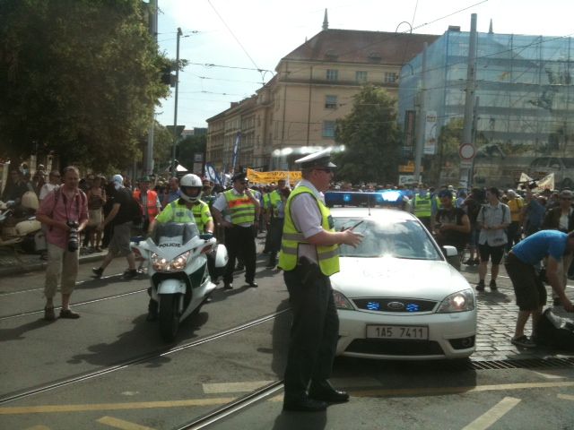 Palackého náměstí v obležení v deset dopoledne. | Foto: Aktuálně.cz