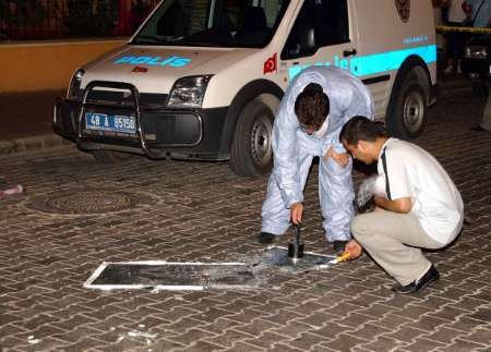 Police ohledává místo výbuchu v přímořském letovisku Marmaris. | Foto: Reuters