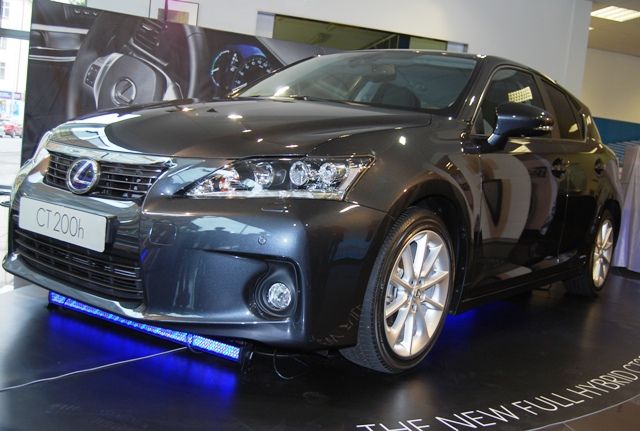 CT 200h se stává nejmenším hybridním modelem značky Lexus | Foto: Radek Pecák