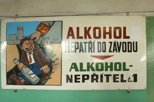 Tohle se ale v OKD nesmí nikde. Osmistupňové pivo horníci nefasují už nejméně patnáct let. | Foto: Karel Toman