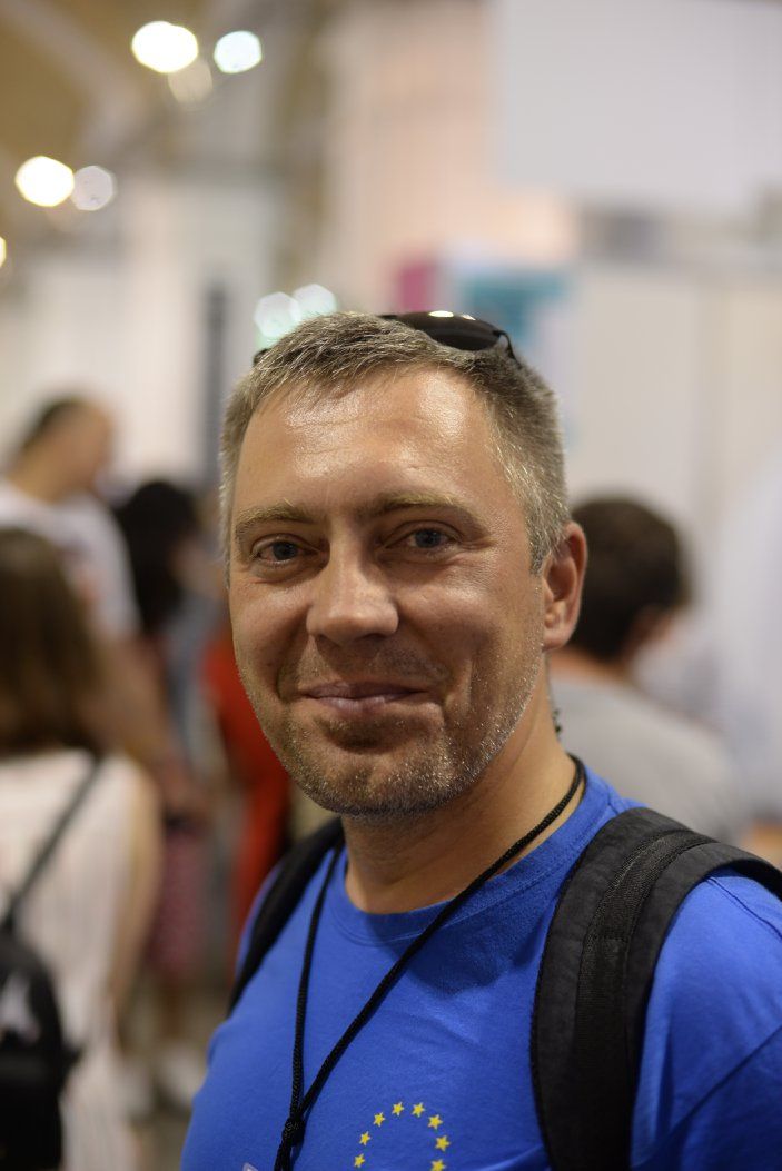 Bili mě, pak hrozili zastřelením. Ukrajinský novinář popisuje, jak ho zatkli Rusové