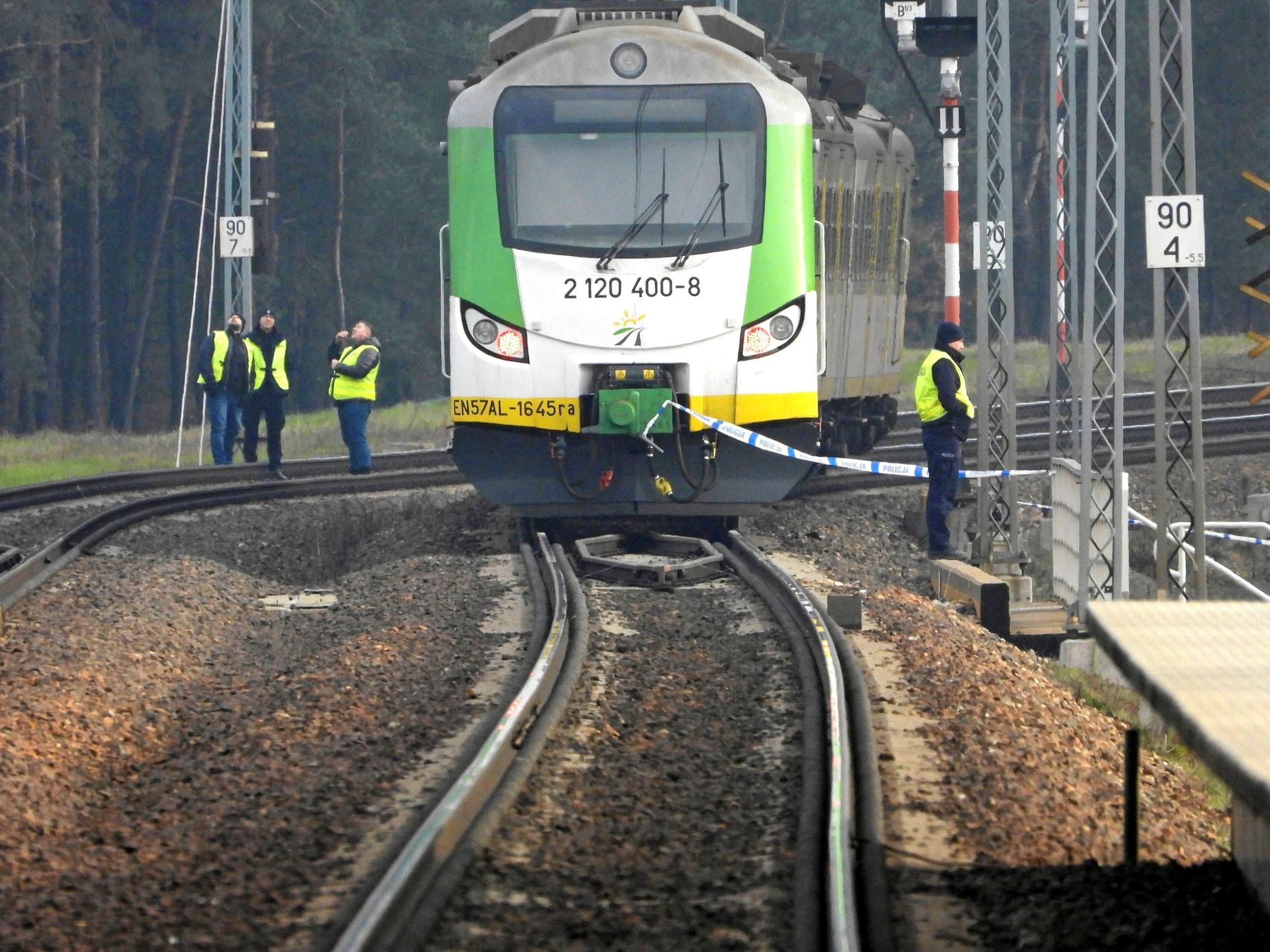 "Akt státního terorismu," řekl Sikorski o sabotáži. GRU v Evropě znovu úřaduje