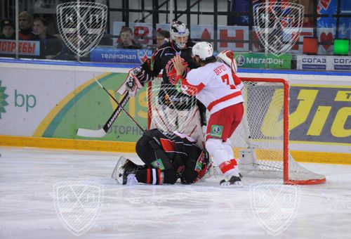 Omsk - Čechov: Darcy Verot a Karri Rämö | Foto: khl.ru