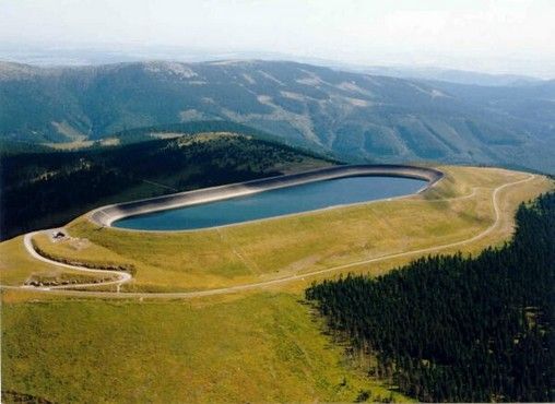 Dlouhé stráně jsou považované za jeden z "divů Česka" - unikátních staveb, které se pozitivně podepisují na tváři krajiny. | Foto: Aktuálně.cz